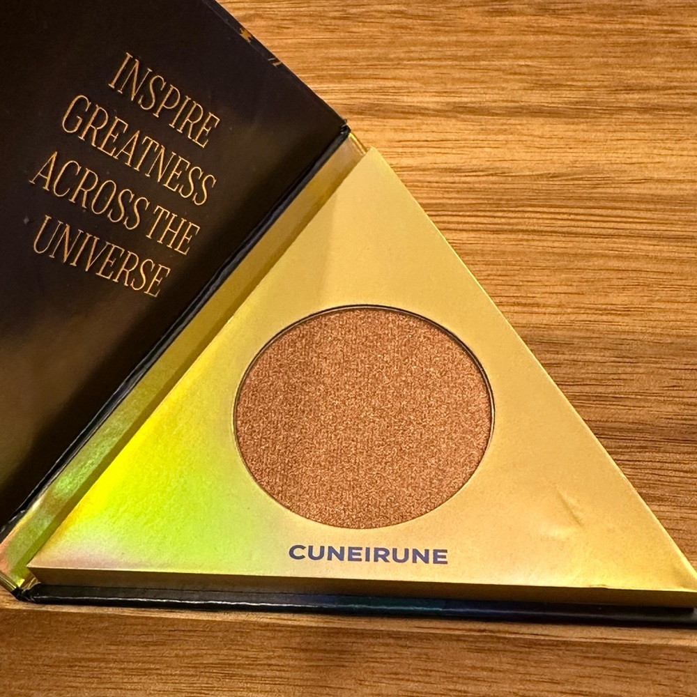 Urban Decay x Marvels 'Eternals' Afterglow Illuminating Highlighter, Cuneirune - Picture 7 of 9